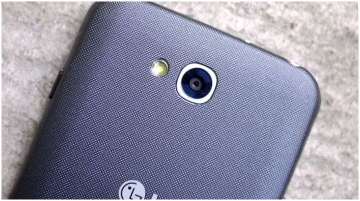 Без стука не входить. Обзор смартфона LG L90