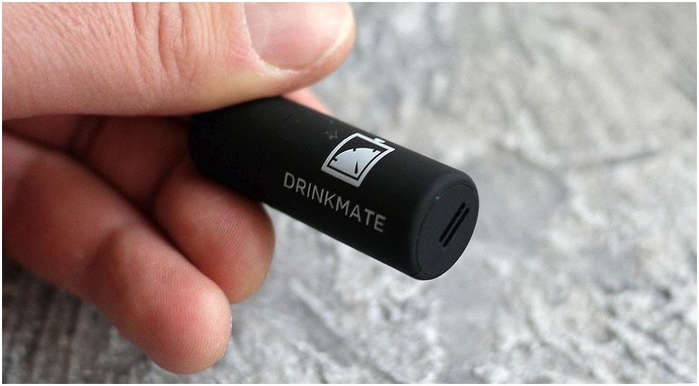 Обзор алкотестера DrinkMate: "cобутыльник" для "айфона"