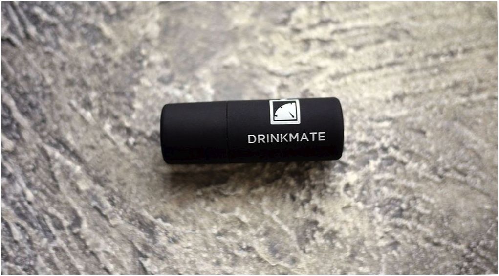 Обзор алкотестера DrinkMate: "cобутыльник" для "айфона"
