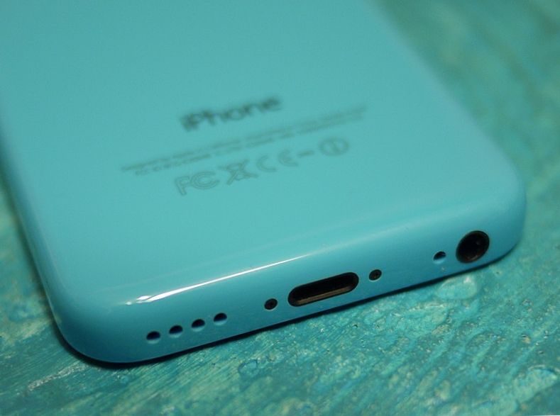 Пластмассовая жизнь. Обзор смартфона iPhone 5c
