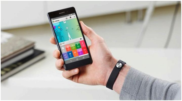 Обзор Sony SmartBand SWR10: фитнес-браслет по-японски