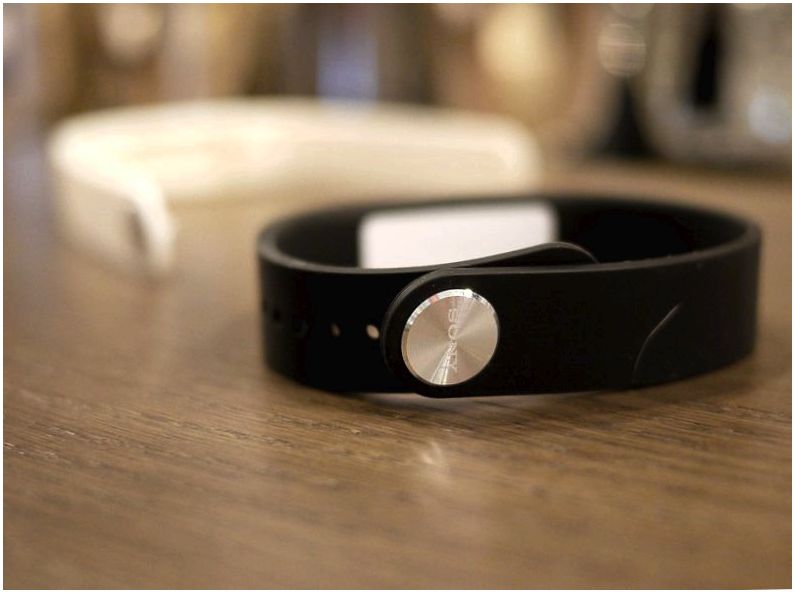 Обзор Sony SmartBand SWR10: фитнес-браслет по-японски