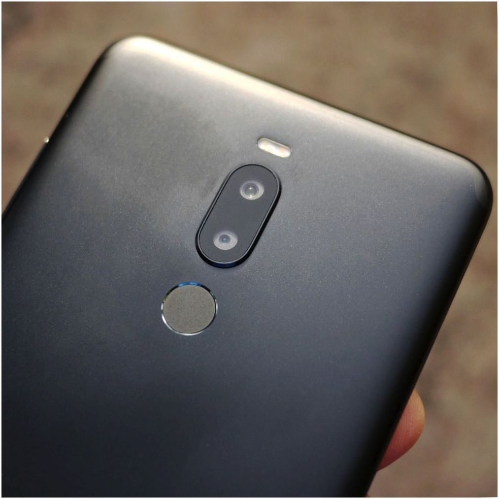 Обзор смартфона Meizu Note 8: ни рамок, ни "челки"