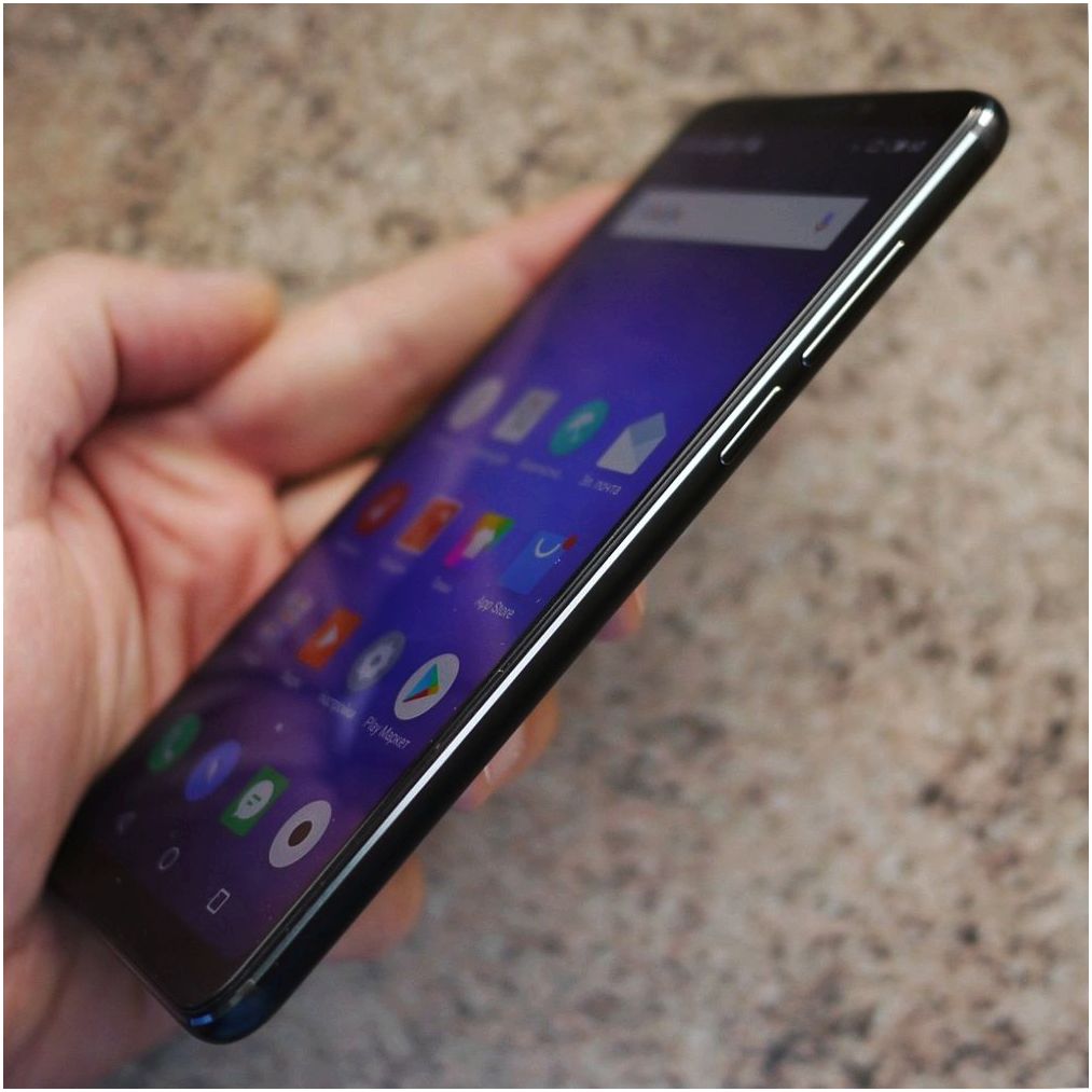 Обзор смартфона Meizu Note 8: ни рамок, ни "челки"